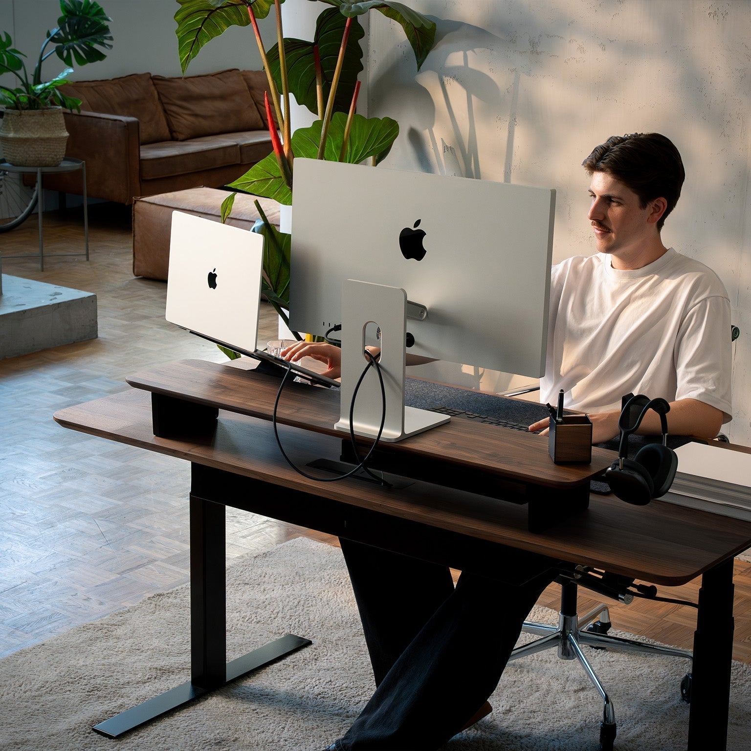 Pflanzen im Home Office: So gestaltest du ein grünes Desk Setup