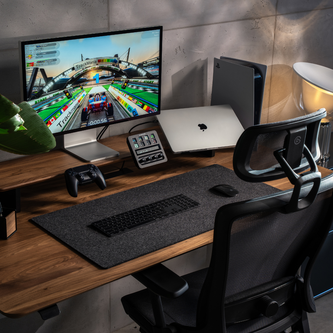 Gaming Setup mit Elgato Gaming Stuhl und Setup Cockpit