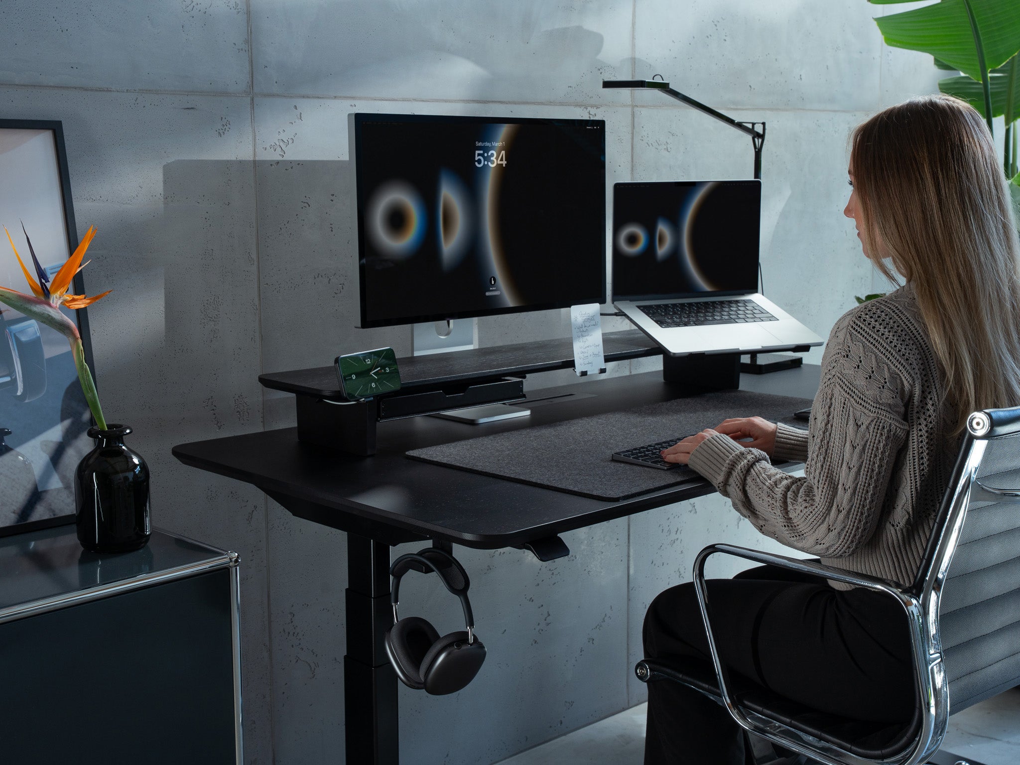 BALOLO, Desk Cockpit, Standing Desk, Stehschreibtisch, Schreibtisch, Organisierter Arbeitsplatz, Höhenverstellbarer Schreibtisch, height-Adjustable Desk, Sit and standing desk, Modularer Schreibtisch, Kabelmanagement, Cable Management @expand
#Material_All Black