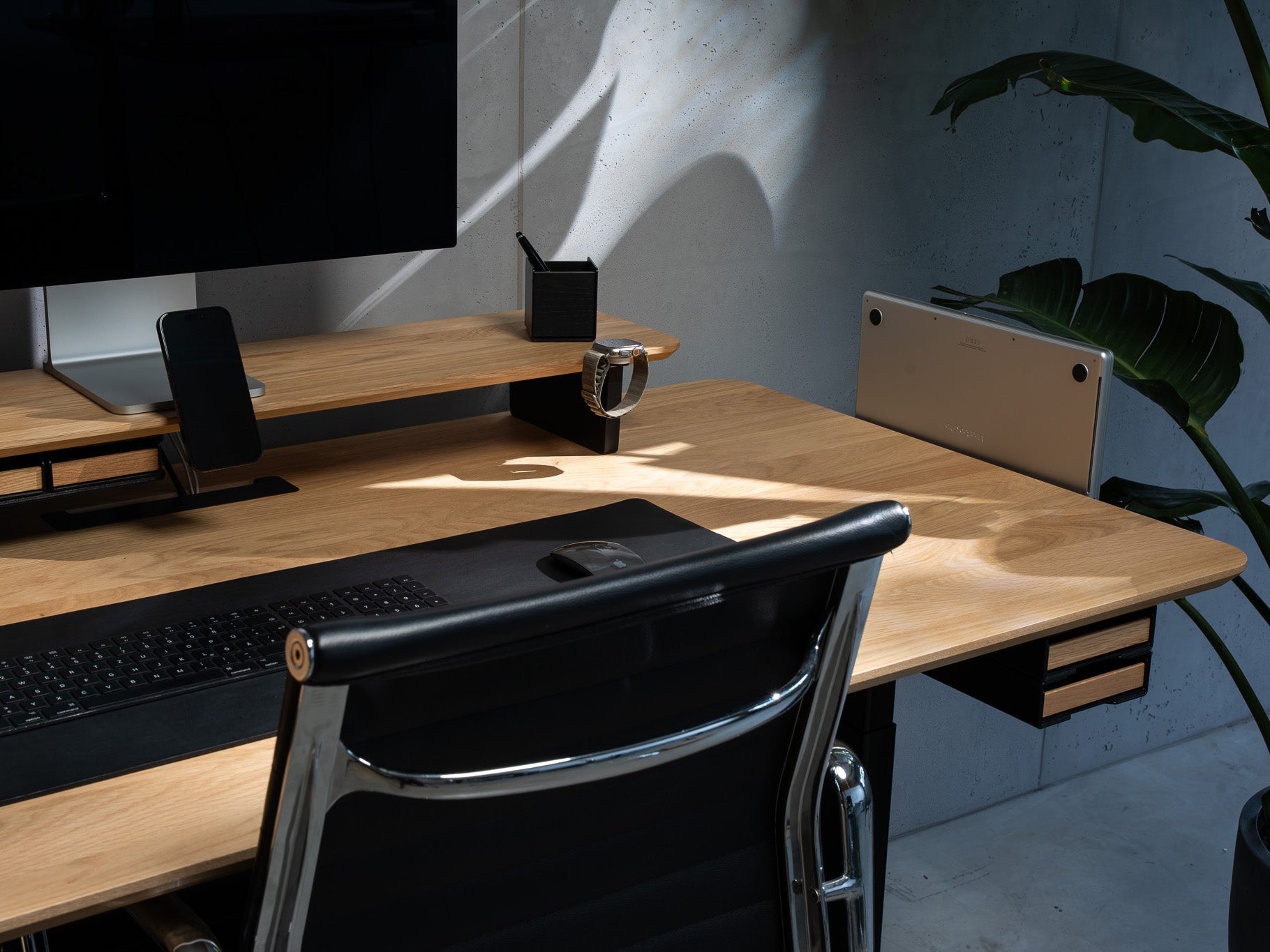 BALOLO, Desk Cockpit, Standing Desk, Stehschreibtisch, Schreibtisch, Organisierter Arbeitsplatz, Höhenverstellbarer Schreibtisch, height-Adjustable Desk, Sit and standing desk, Modularer Schreibtisch, Kabelmanagement, Cable Management @expand #Material_Eiche