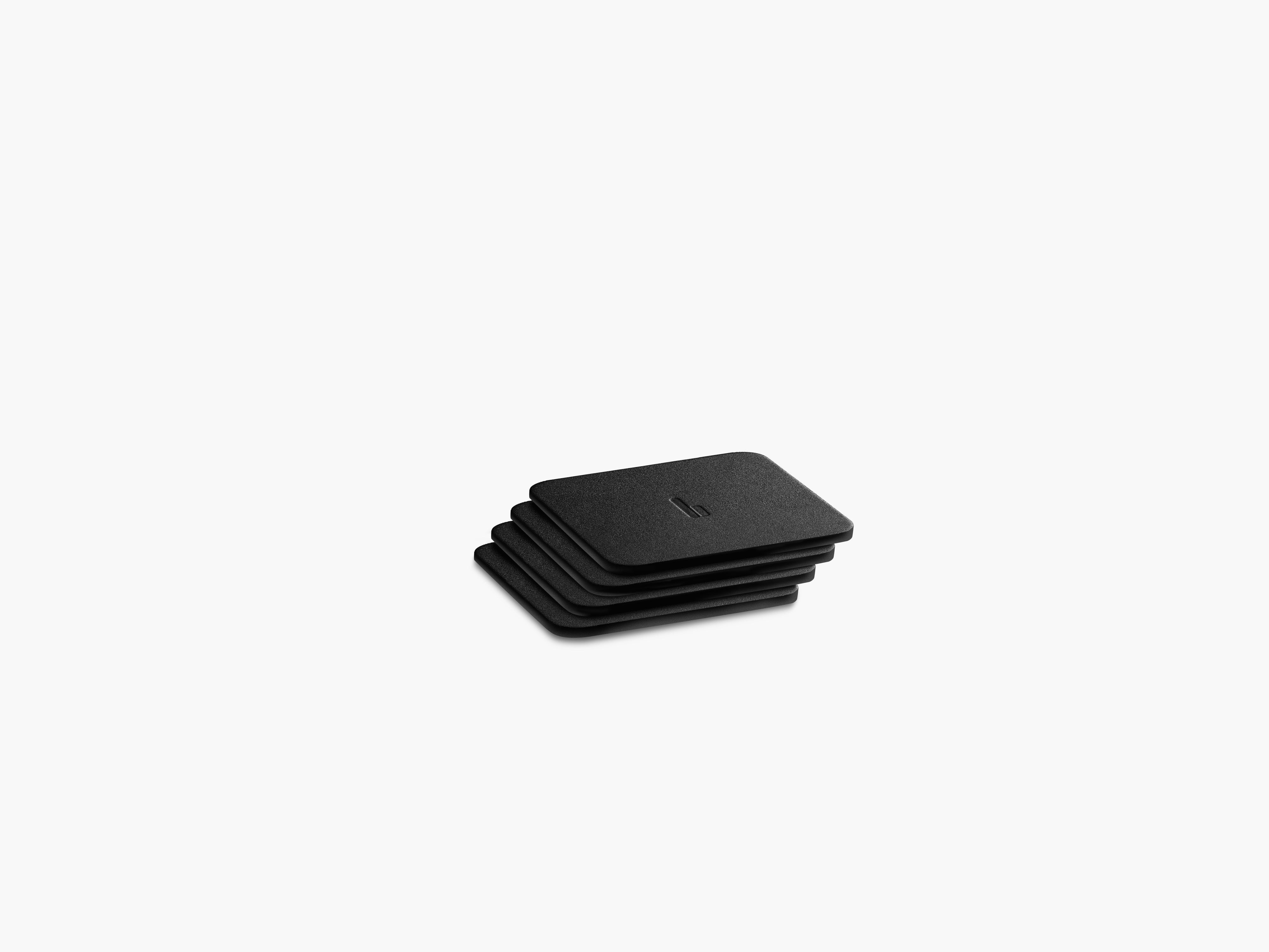 Produktfoto des Desk Coaster Leder, freigestellt auf grauem Hintergrund.