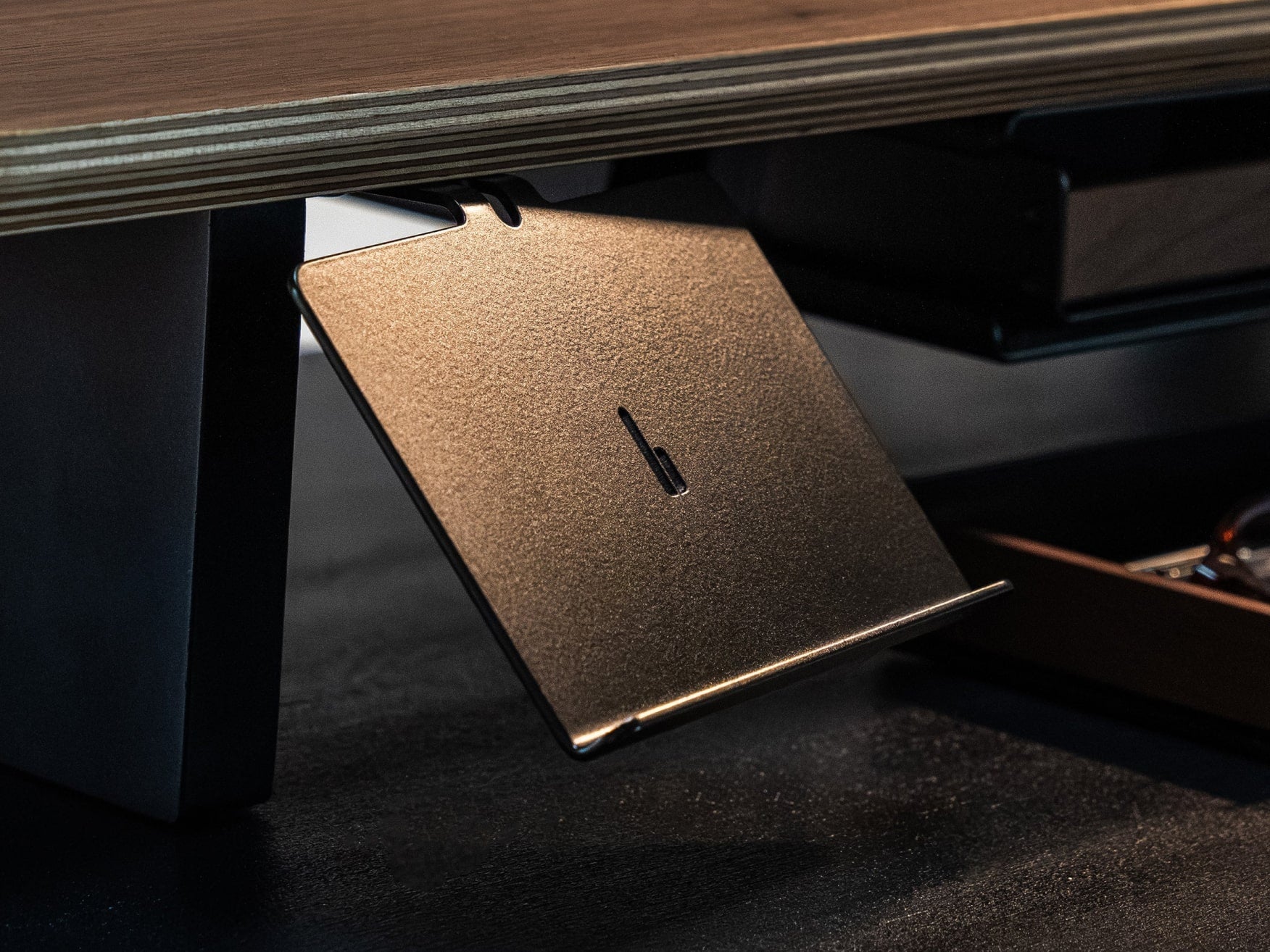 balolo, Smart Accessory Halter, Smart Accessory Halter für Setup Cockpit, Halterung für Smart-Zubehör für Setup Cockpit, Smart accessory holder, Smart accessory holder for setup cockpit, Holder for smart accessories for setup cockpit, Stylish storage for smart accessories,