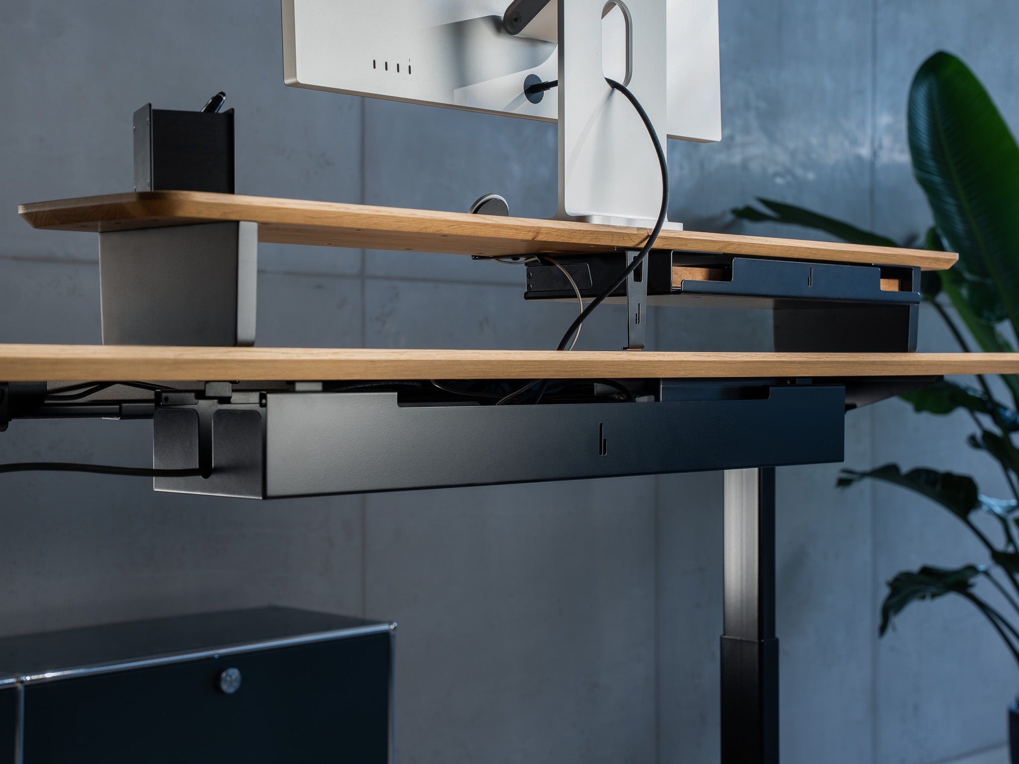 BALOLO, Kabelführung, Kabelmanagement, Kabel Organisation, organisierte Kabel, Cable Tray, Kabelwanne, Cable Management, Cable Organizer, organized workspace, aufgeräumter Arbeitsplatz, Home Office, Schreibtischzubehör, Schreibtischorganisation, ergonomisches Arbeiten 
