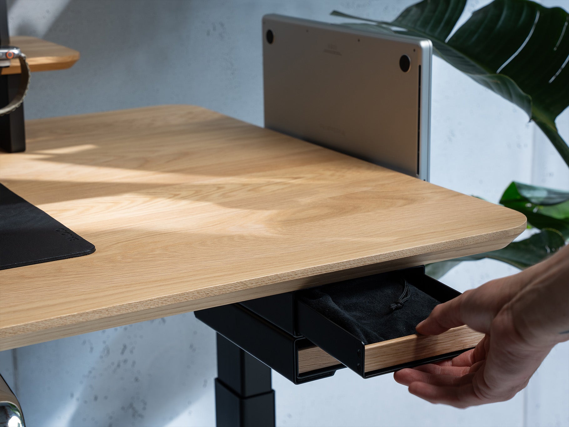 BALOLO, Desk Cockpit, Standing Desk, Stehschreibtisch, Schreibtisch, Organisierter Arbeitsplatz, Höhenverstellbarer Schreibtisch, height-Adjustable Desk, Sit and standing desk, Modularer Schreibtisch, Kabelmanagement, Cable Management @expand #Material_Eiche