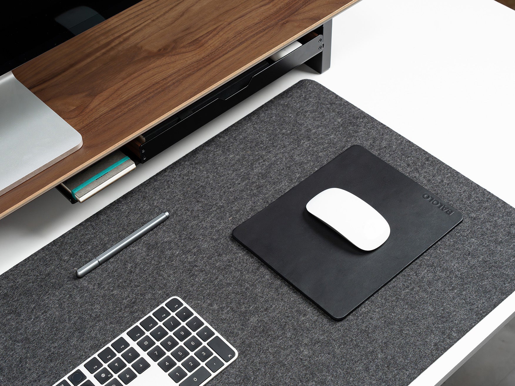 BALOLO, Desk Pad Large, Desk Pad, Schreibtischunterlage, felt, wool felt, Filz, Wollfilz, Filzunterlage, desk setup, office, büro, home office, work from home, desk organization @expand