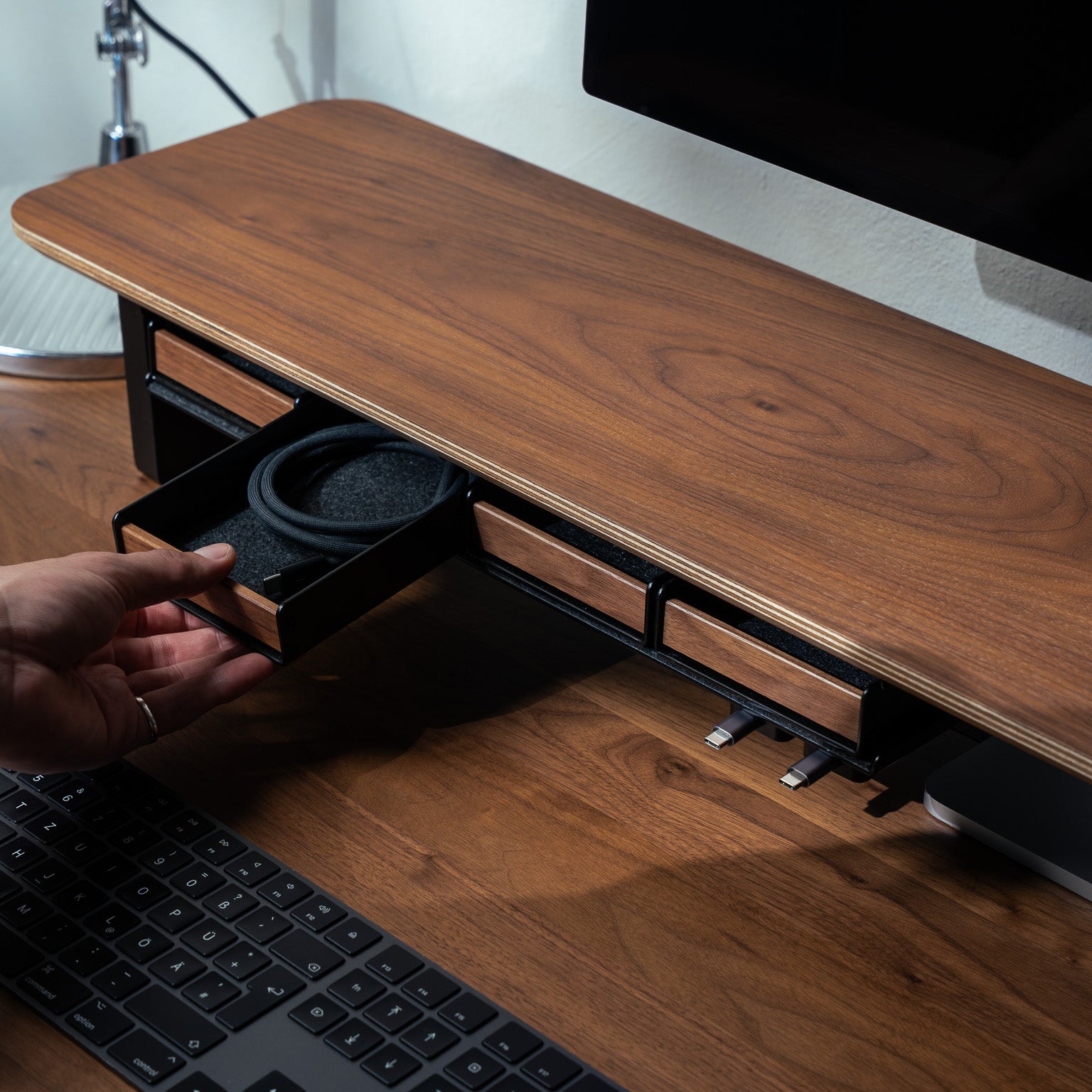 BALOLO, Stiftablage, Stiftbox, Schreibtischaufbewahrung, Stifthalter, Schreibtischzubehör, aufgeräumter Schreibtisch, organisierter Arbeitsplatz, Schreibtischorganisation, Home Office, Büro, Büroausttatung