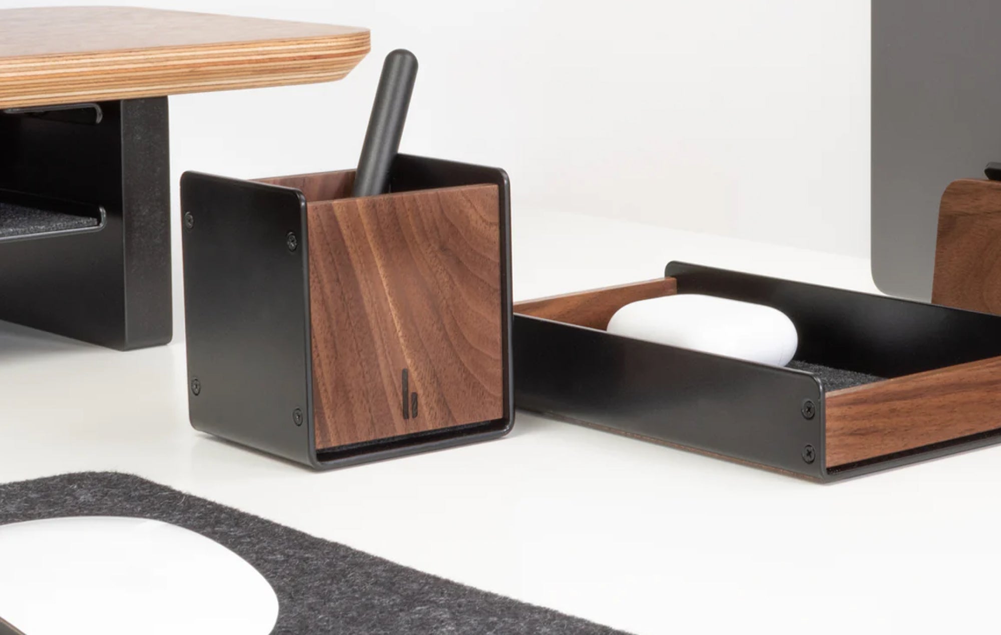 Schreibtisch-Organisation trifft auf minimalistisches Design